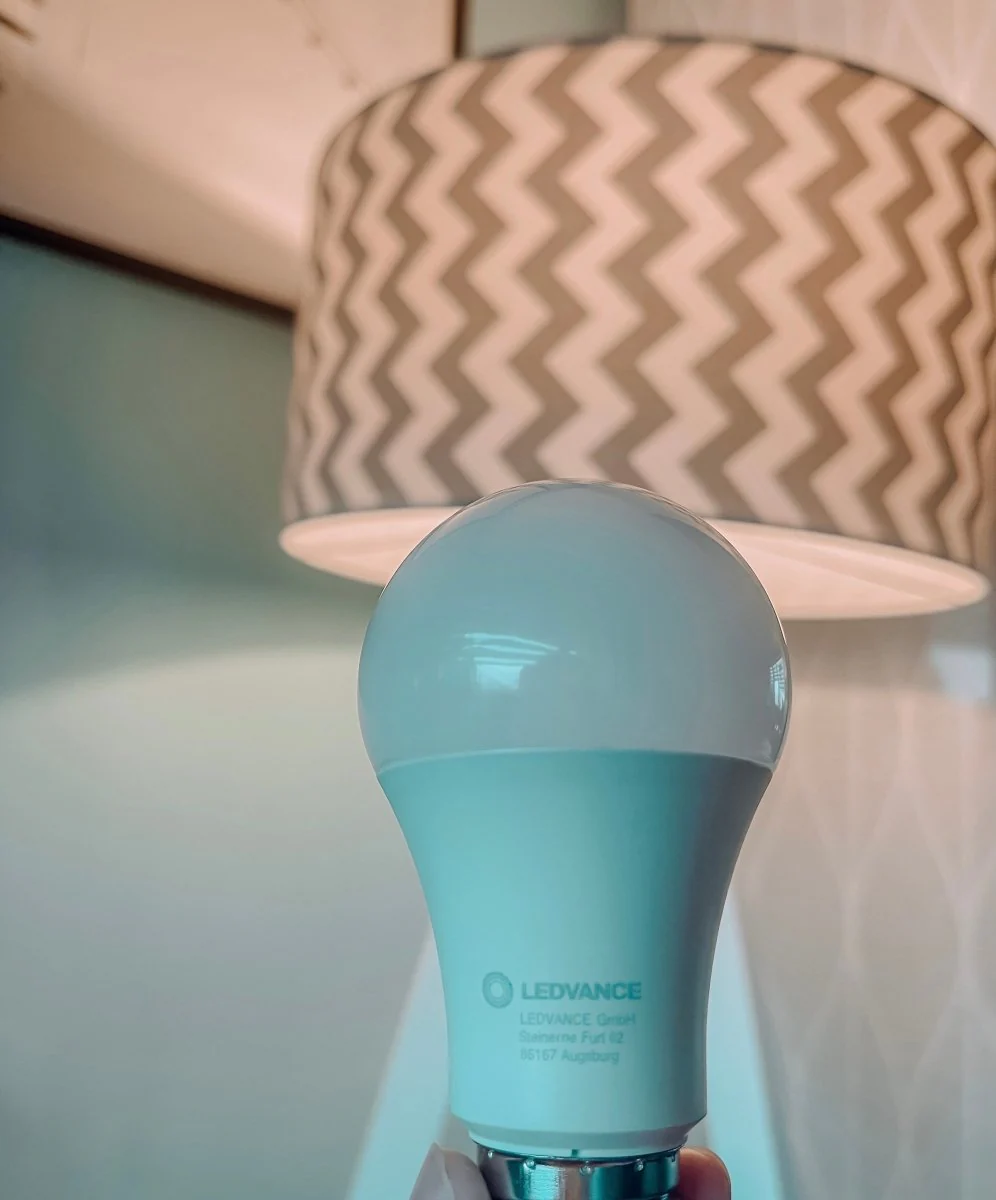 Inteligentna żarówka LED WiFi E27 9W  CLASSIC  1 szt., regulowana biel - Image 15