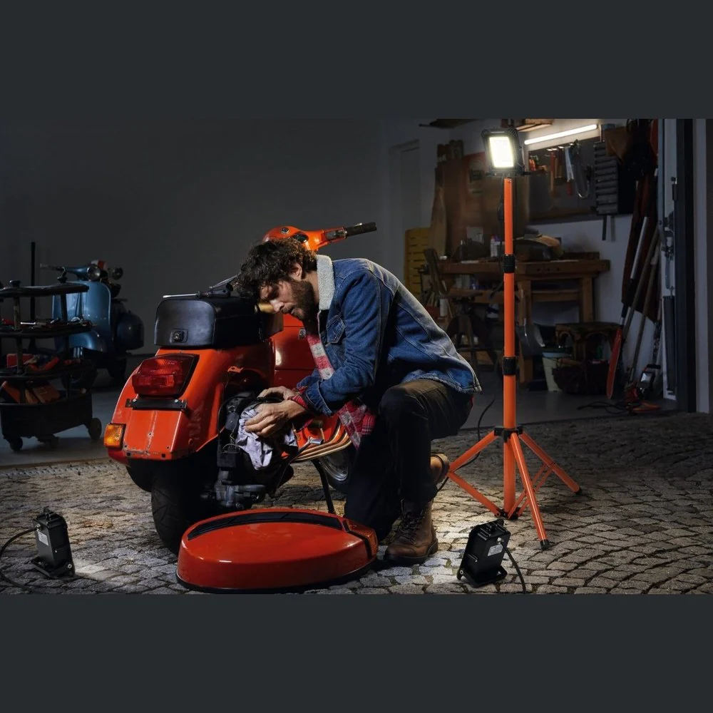 Naświetlacz LED WORKLIGHT BATTERY TRIPOD 40W, przenośny, zasilanie bateryjne, ładowanie USB, barwa neutralna - Image 4